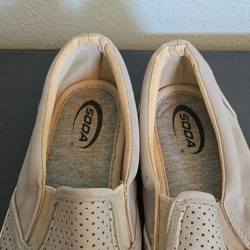 Soda Tan Slip On Shoes Size 7.5